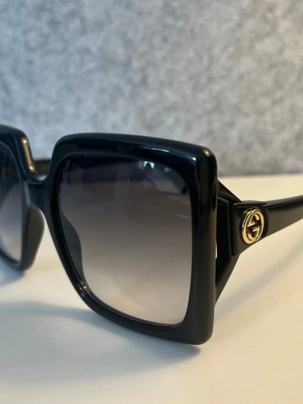 GUCCI WOMEN’S SUNGLASSES - Picture 2 of 5